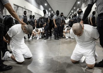 El Salvador se convierte en la cárcel de Trump y Bukele en su carcelero favorito