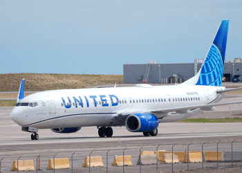 En vuelo de Tulum a Houston lo sacan a la fuerza del baño y le exhiben sus partes íntimas