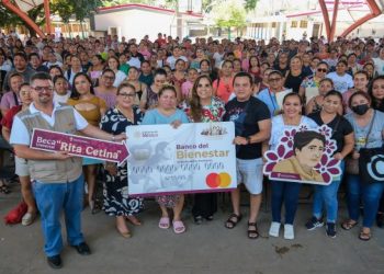 Encabeza Mara Lezama arranque de la entrega de tarjetas de las becas “Rita Cetina” a estudiantes de secundaria de Quintana Roo