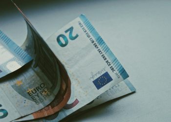 Falsa sargento de EE.UU defrauda 300 mil euros a un anciano en España