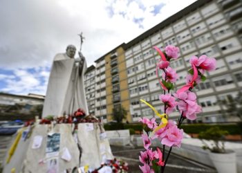 Francisco cumple 28 días ingresado e iguala la segunda hospitalización más larga de un papa