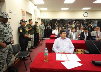 Inicia juicio con Pedro Castillo, detenido por intento de golpe de Estado en Perú