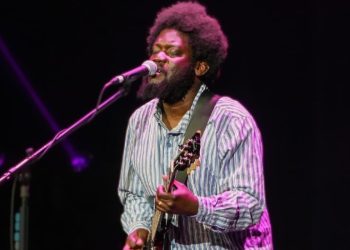 Intimidad y grandeza: El inolvidable debut de Michael Kiwanuka en México