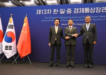 Japón, China y Corea del Sur acuerdan fortalecer lazos comerciales ante guerra de aranceles