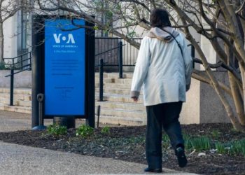 Juez de EE.UU. bloquea temporalmente el cierre de Voz de América por parte de Trump