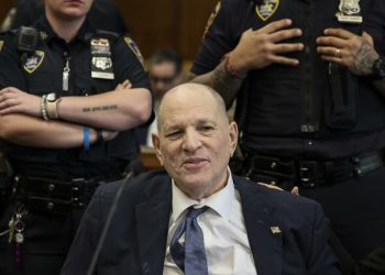 Juez prohíbe que en el nuevo juicio de Harvey Weinstein se mencione su anterior condena