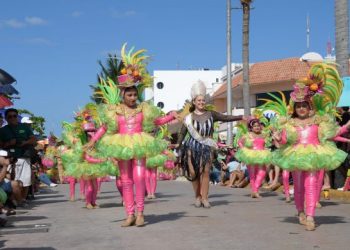 La FPMC celebra la edición 21 del Domingo de Comparsas frente al Museo de la Isla