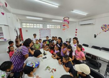 La FPMC imparte el taller “La Mujer en la Ciencia” dirigido a niñas y niños