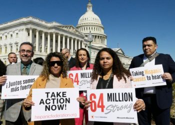 Latinos denuncian ante el Congreso los “ataques” de Trump a su comunidad