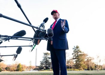 Listas negras y demandas, las tácticas de Trump para controlar la cobertura de los medios