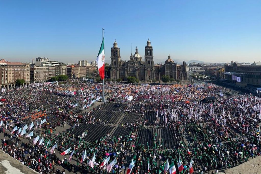 Asamblea en el Zócalo