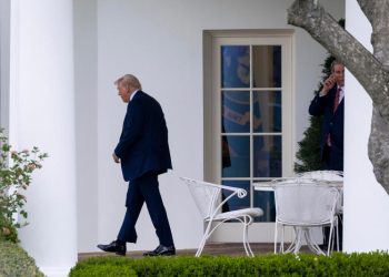 Los planes de deportación masiva de Trump chocan con obstáculos judiciales