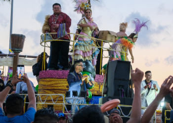 «Mara Lezama y Chacón Encabezan el Tradicional Paseo de Carnaval en Cozumel 2025»