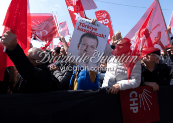 Masiva protesta en Turquía: unos 250,000 piden la caída del presidente y la liberación de candidato opositor