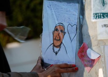 Papa Francisco cumple un mes hospitalizado; está “estable” pero con recuperación “lenta”