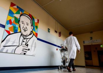 Papa Francisco: “Lúcido y orientado” tras sufrir crisis aislada