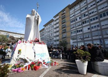 Papa Francisco pasó una “noche tranquila”; recibió este domingo al secretario de Estado vaticano