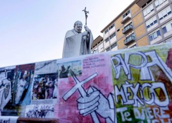 Papa Francisco pasó una noche tranquila y se mantiene estable