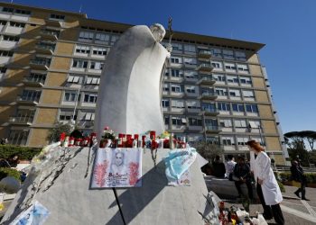 Papa Francisco pudo dormir sin máscara de oxígeno