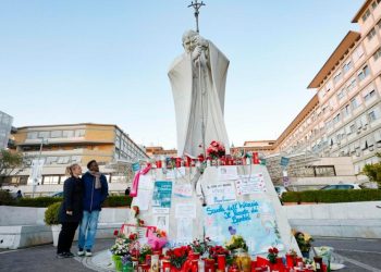 Papa Francisco se mantiene “estable” tras últimas crisis respiratorias
