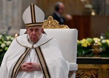 Papa Francisco sigue estable, sin fiebre y sin ventilación mecánica, tras 17 días hospitalizado