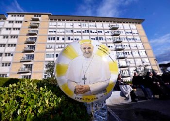 Papa Francisco sigue tratamiento contra la neumonía bilateral y permanece estable