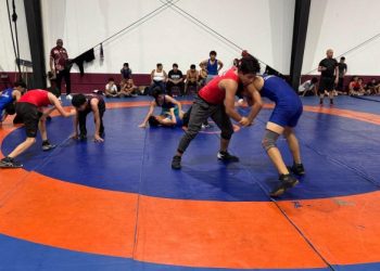 Participan atletas quintanarroenses en un Campamento Deportivo de Luchas Asociadas como parte de su preparación rumbo a los Nacionales CONADE 2025