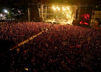 Rawayana pone a cantar y bailar a más de 20 mil personas en el Carnaval de Playa del Carmen 2025