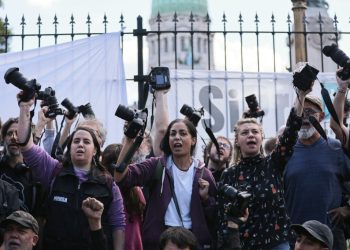 Reporteros gráficos de Argentina identifican a gendarme que hirió a fotógrafo durante marcha por jubilados