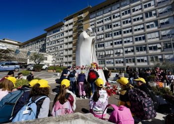Salud del papa Francisco, estable y con ligeras mejorías