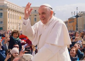 Salud del papa Francisco hoy: ya no necesita ventilación mecánica