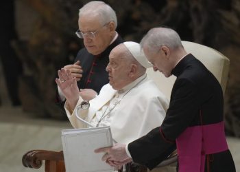 Salud del papa Francisco mejora luego de cinco semanas en el hospital