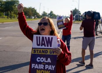 Sindicato del motor UAW dice que los aranceles ponen fin al “desastre del libre comercio”