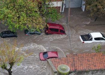 Temporal en Argentina deja seis muertos, calles anegadas y un hospital desalojado