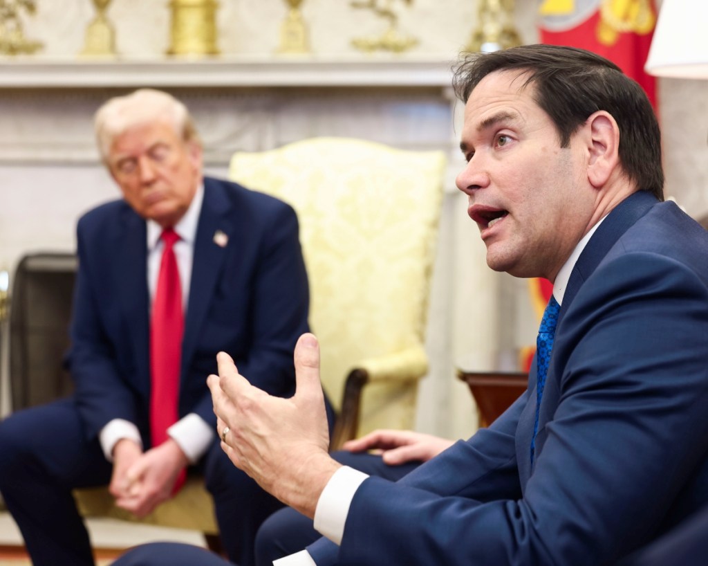 El secretario de Estado de EE.UU., Marco Rubio, en reciente reunión con el presidente Donald Trump, en la Oficina Oval de la Casa Blanca