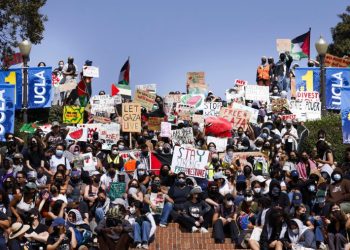 Trump amenaza con recortar fondos a escuelas que permitan protestas “ilegales”