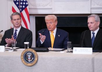 Trump evita comparecer ante la prensa mientras los mercados registran fuertes caídas