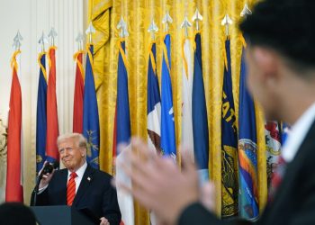 Trump firma orden para impulsar la producción de tierras raras, sector dominado por China