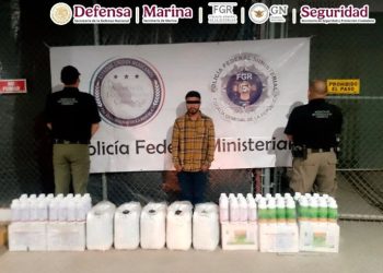 «Detienen a hombre en Sonora con metanfetamina líquida oculta en envases de abono y fertilizante»
