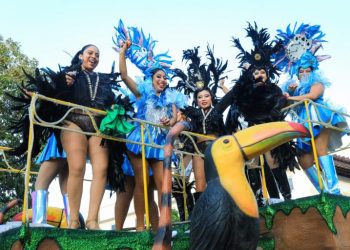 Vive Playa del Carmen su mejor momento con el “Carnaval del Pueblo”