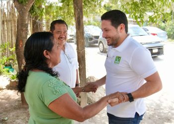 Renán Sánchez Tajonar se reúne con la familia Verde en Bacalar para escuchar y atender a las y los vecinos