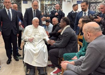 «Sin oxígeno, pero con esperanza: el Papa Francisco visita cárcel en Semana Santa»