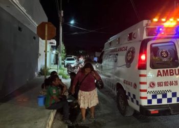 motociclista abandona mujer