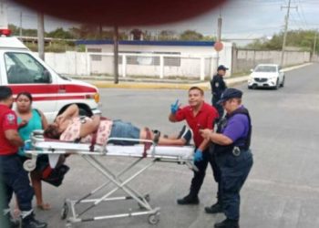 «Mujer sufre accidente en moto en Chetumal y termina en el hospital»