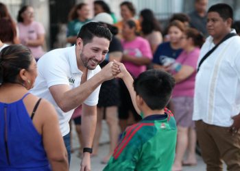 RENAN SANCHEZ CON UN NIÑO OLA NOTICIAS