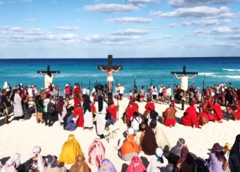 Viacrucis en Playa Delfines