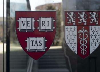 Administración Trump investiga a Harvard y a la revista de su escuela de leyes