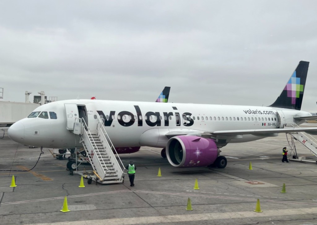 La empresa Volaris reportó pérdidas en el primer trimestre, afectada por la incertidumbre económica y la baja en el tráfico de pasajeros