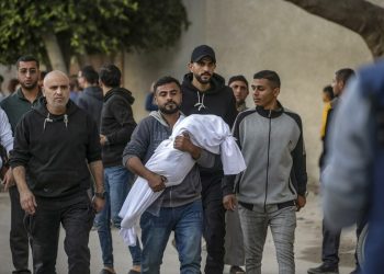 Al menos cien niños mueren o son heridos cada día en Gaza, denuncia la UNRWA