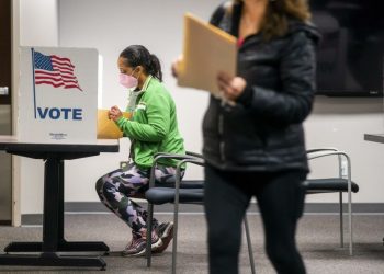 Bloquean parte de la orden ejecutiva de Trump que exige prueba de ciudadanía para votar